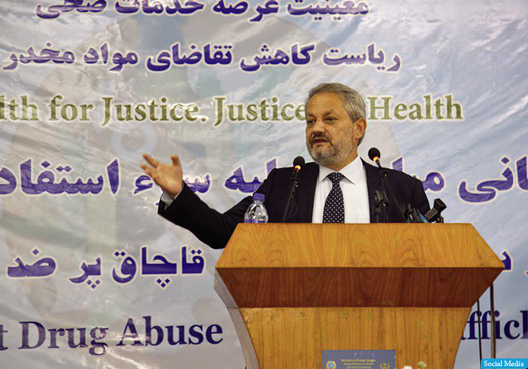 وزیر صحت بر قانونی شدن مواد مخدر در افغانستان تاکید کرد