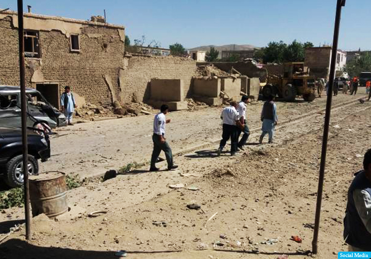 انفجار موتر بمب در شهر غزنی بیش از 60 کشته و زخمی برجا گذاشت