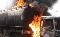 طالبان یک نفت‌کش را در ولایت بغلان به آتش کشیدند