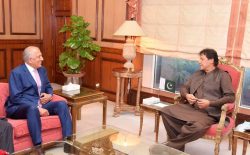 زلمی خلیل‌زاد با مقامات پاکستانی در مورد صلح افغانستان گفت‌وگو کرده است
