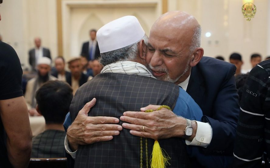 رییس جمهور با خانواده‌ی قربانیان رویداد تروریستی هوتل شهر دبی دیدار کرد