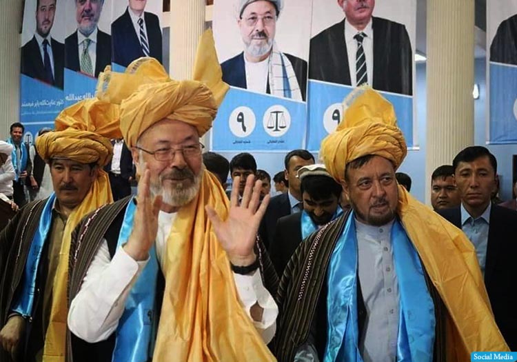 دست همکاری خلیلی به طالبان؛ هشدار به ارگ کنایه بود