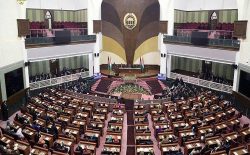 نشست اضطراری مجلس و پاسخ‌دهی پولیس در پی درگیری لفظی