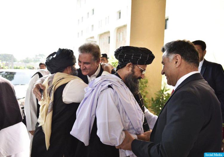 دو برادر، در آغوش یکدیگر