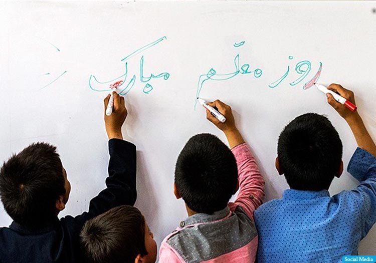 روز جهانی آموزگار؛ اتحادیه‌ی اروپا خواستار فراهم‌شدن زمینه‌ی آموزش برای دختران و پسران شد