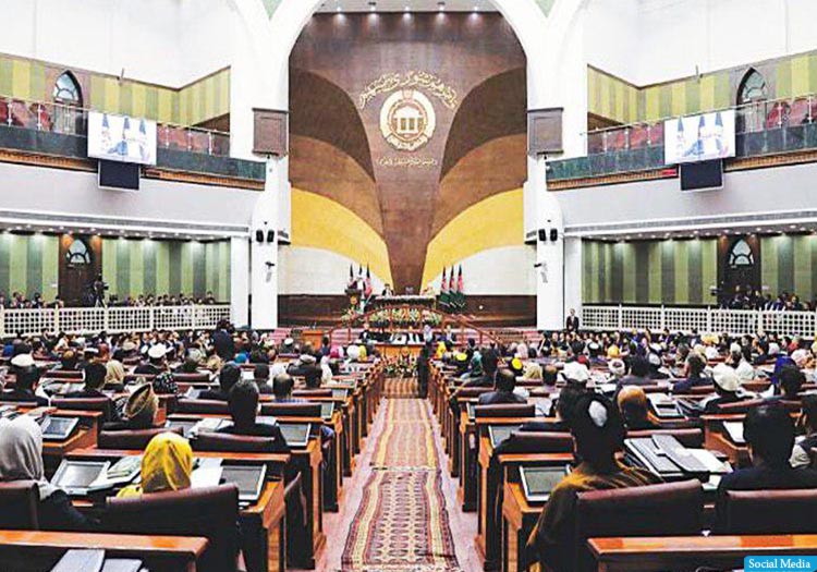اعضای مجلس نمایندگان به نقض 8 ماده‌ی اصول وظایف داخلی متهم شدند