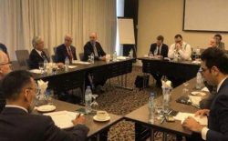 خلیل‌زاد با نماینده‌های یوناما، اتحادیه‌ی اروپا و ناتو در دبی دیدار کرد