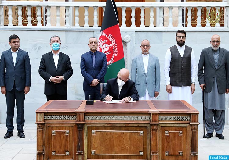 رییس‌جمهور غنی فرمان آزادی 400 زندانی خطرناک طالبان را امضا کرد