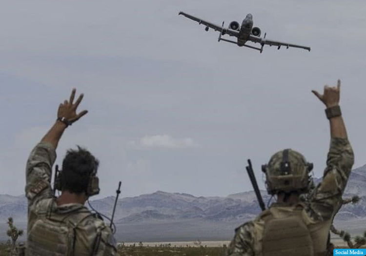 صدای امریکا: نیروهای امریکایی بر مواضع طالبان در هلمند حمله‌ی هوایی انجام دادند