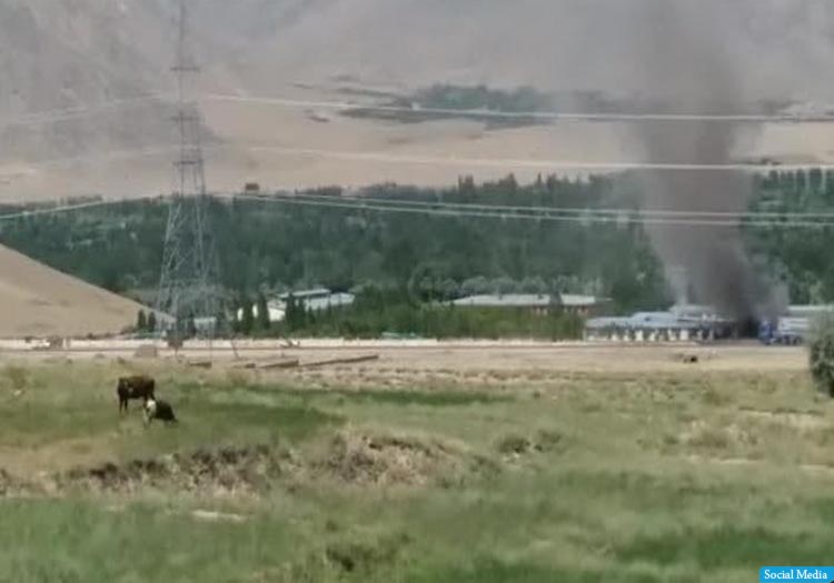 ساختمان انستیتوت زراعت میدان‌وردک، در اثر برخورد گلوله‌ی هاوان آتش گرفت