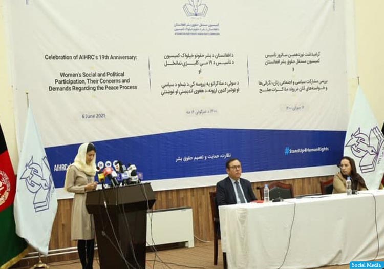 کمیسیون حقوق بشر از طالبان خواست که محکمه‌ی صحرایی زنان را پایان دهد