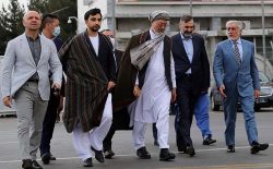 عبدالله عبدالله به طالبان: گرفتن یک «ولسوالی یا منطقه» به صلح نمی‌انجامد