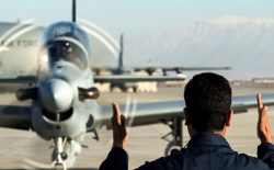 بیش‌ از ۱۴۰ خلبان و خدمه‌ هواپیمای ارتش که به تاجیکستان رفته بودند، زندانی اند