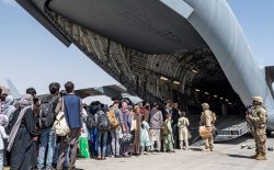 سی‌ان‌ان: امریکا در حال بررسی بازگرداندن برخی از مهاجران افغان به کشور شان است
