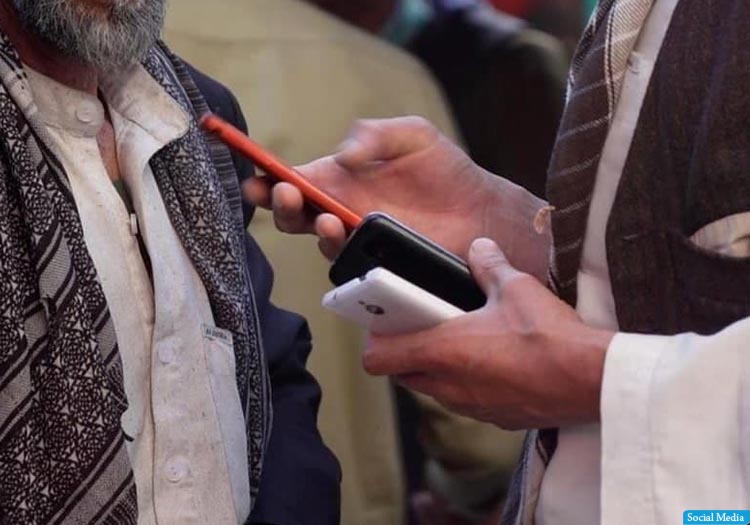 وزارت امر به معروف طالبان: هیچ فردی حق ندارد تلفن همراه کسی را جست‌و‌جو کند