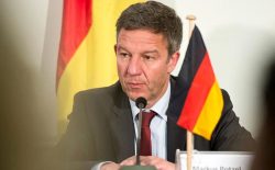 سفیر آلمان برای افغانستان: نباید با منتقدان مانند دشمن برخورد کرد