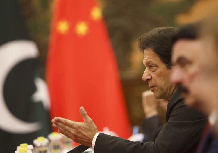 عمران خان: هیچ ملتی به اندازه‌ی مردم افغانستان رنج ندیده است