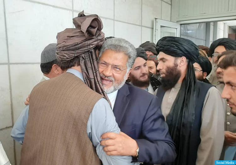 فاروق وردک، وزیر دولت در امور پارلمانی حکومت پیشین به کابل برگشت